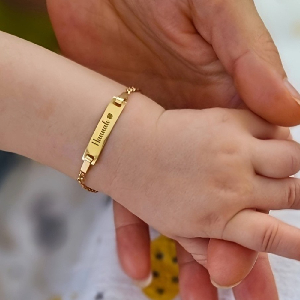 Personalized Curved Bracelet of 18K Gold-Plated Stainless Steel